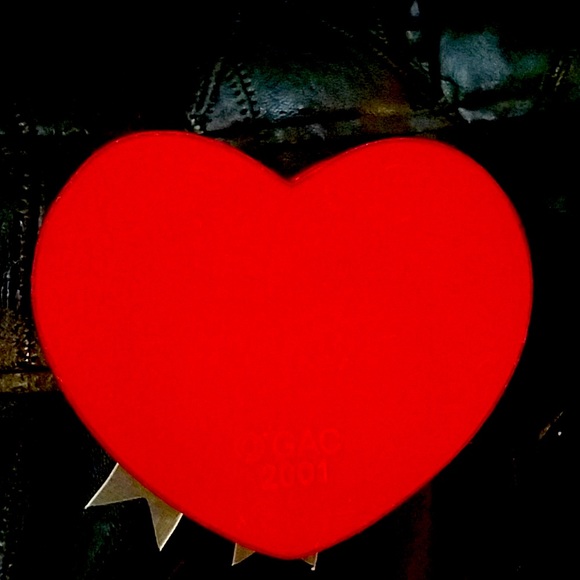 Heart Shaped Padded Red Gift Box - Picture 5 of 6